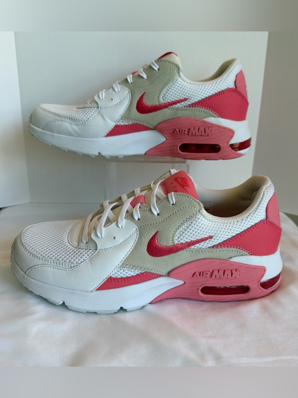 Women's Nike Air Max Excee Summit White/Particle Pink EUC Size 9
